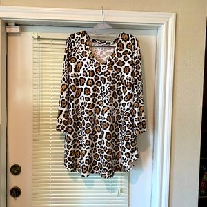 BRAND NEW!! Leopard print Honeyme L 3/4 sleeve crushed fabric blouse